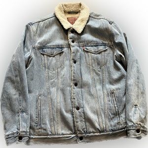 Levi’s Sherpa Jacket. Light Wash. Size XL